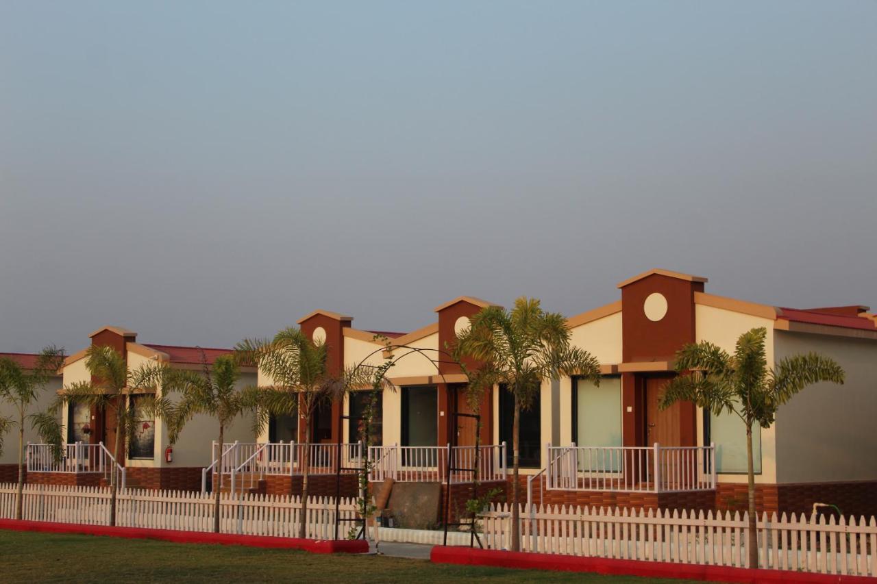 Flamingo Club And Resort Una 3 Km Away From Diu Check Post 外观 照片